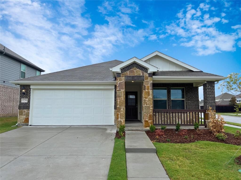 Property Photo: 1204 Blue Ridge Place TX 75189
