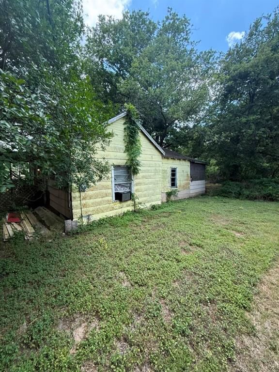 Property Photo:  101 N Center Street  TX 76692 