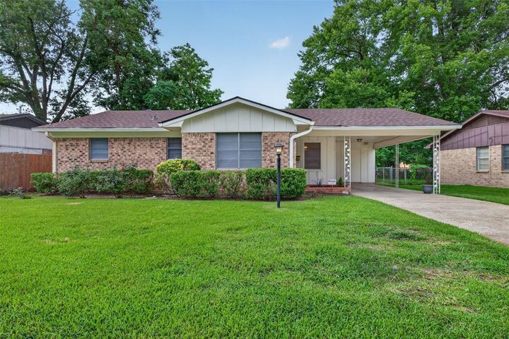 Property Photo:  3329 Red Bud Lane  LA 71108 