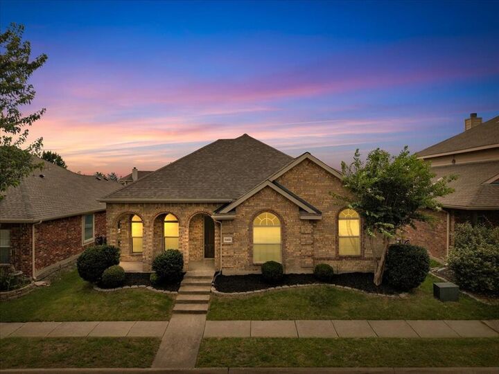 Property Photo:  5905 Chisholm Trail  TX 75070 