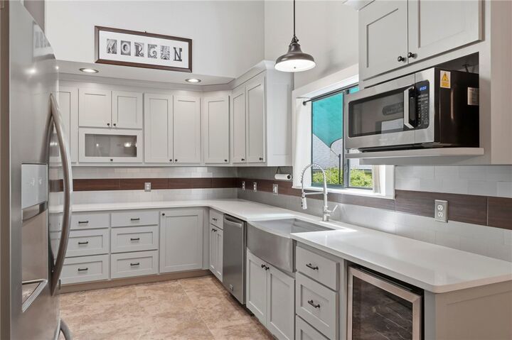Property Photo: 1410 E Walnut Street AR 72756