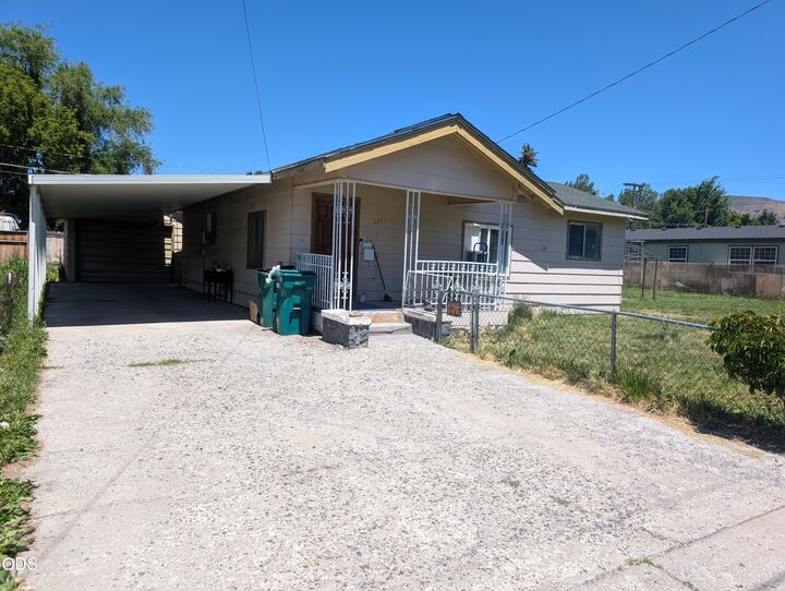 Property Photo:  2241 Wantland Avenue  OR 97601 