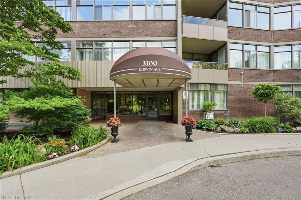 Property Photo:  3100 Kirwin Avenue 206  ON L5A 3S6 