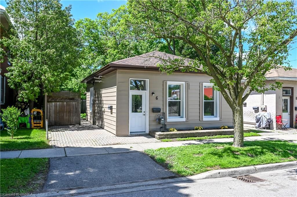 Property Photo:  6 Duke Street  ON N3T 3T3 