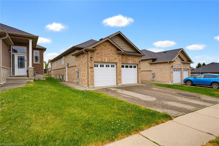 Property Photo: 185 Wedgewood Drive ON N4T 0K1