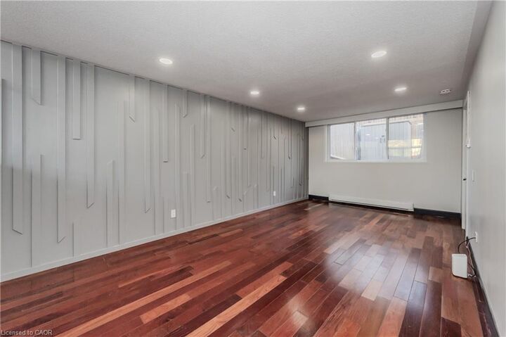 Property Photo:  550 Parkview Crescent  ON N3H 4X7 