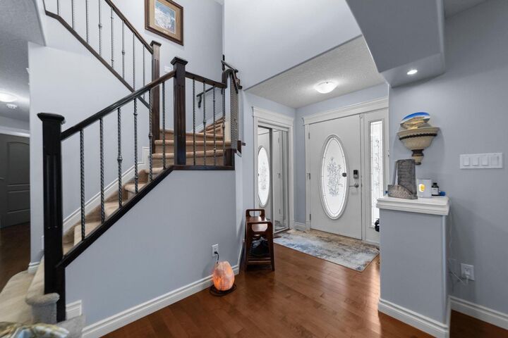 Property Photo:  2605 57 Street  AB T4V 1T2 