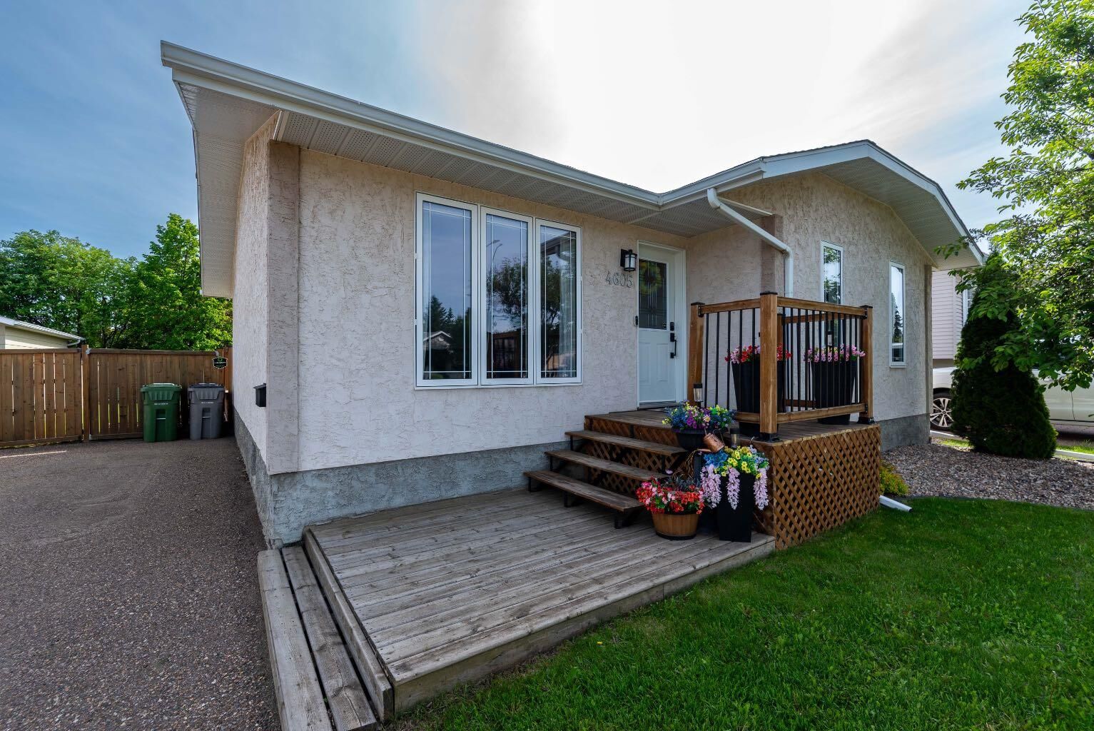 Property Photo:  4605 32 Street  SK S9V 1N6 