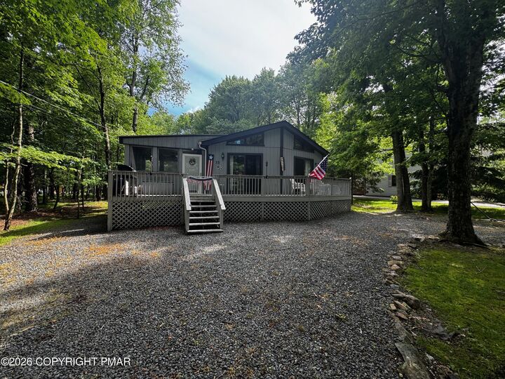 Property Photo: 33 Eliot Lane PA 18210