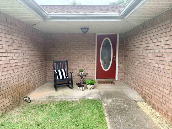 Property Photo: 5663 Culpepper Cir FL 32571