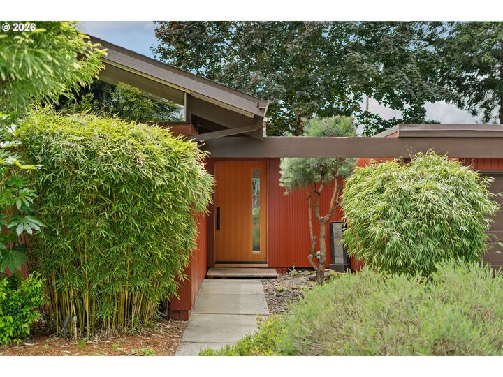 Property Photo:  15210 NE Hoyt St  OR 97230 