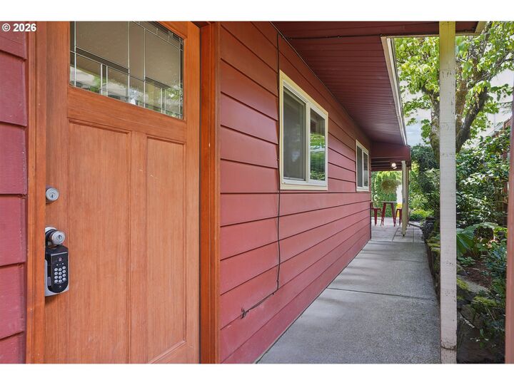 Property Photo: 1717 SW Canby St OR 97219