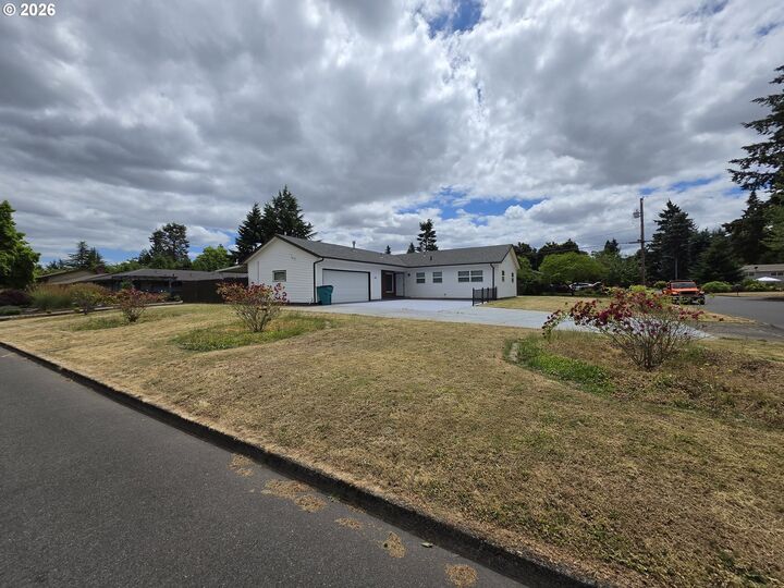 Property Photo:  809 Flint Ave  WA 98664 