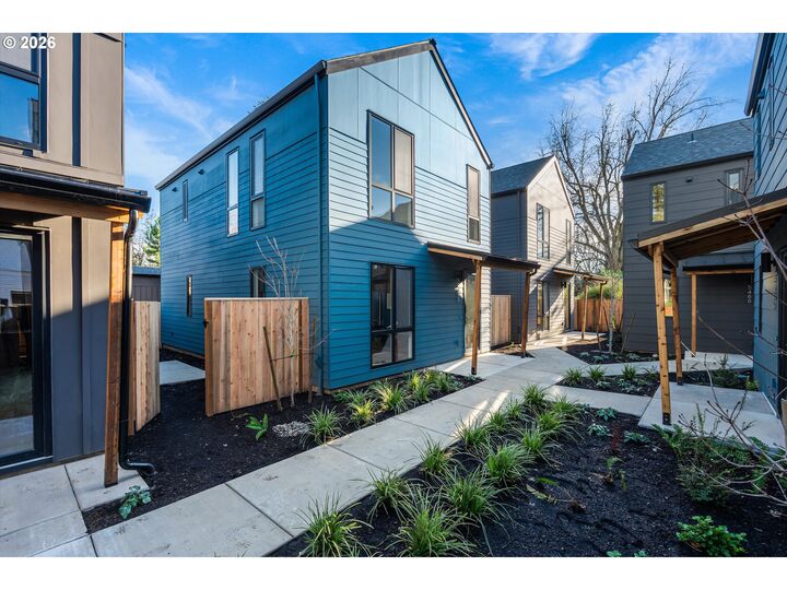 Property Photo: 5492 SE Boise St OR 97206