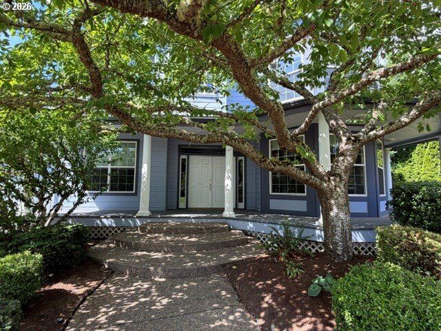 Property Photo:  3325 Park Hills Dr  OR 97405 
