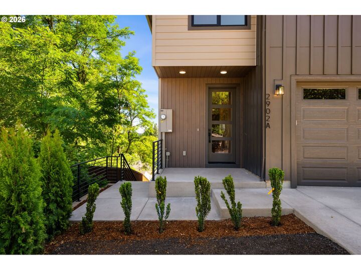 Property Photo: 2902 E McLoughlin Blvd A WA 98661