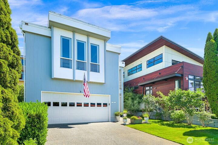 Property Photo:  1005  11th Street  WA 98225 
