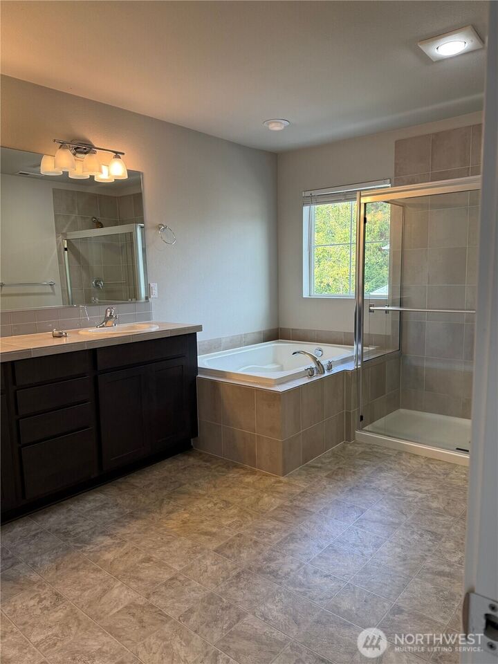 Property Photo:  9922  13th Street SE  WA 98258 