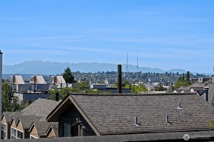 Property Photo:  1421 E Denny  W  WA 98122 