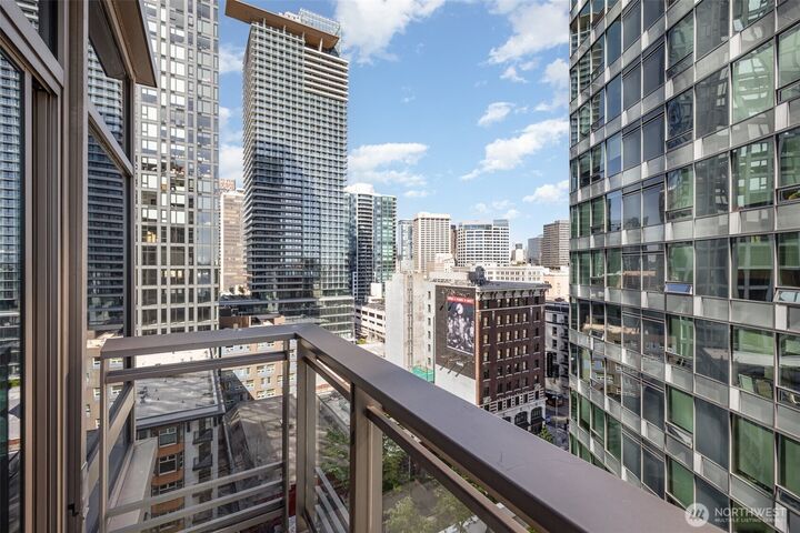 Property Photo: 2033 2nd Avenue 1110 WA 98121
