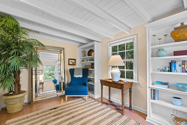 Property Photo: 733 Sunset Road FL 33401