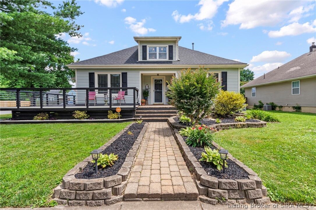 Property Photo: 122 E Bowne Boulevard IN 47129