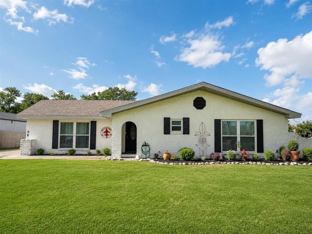 Property Photo:  106 E Wayside Drive E  LA 70669 