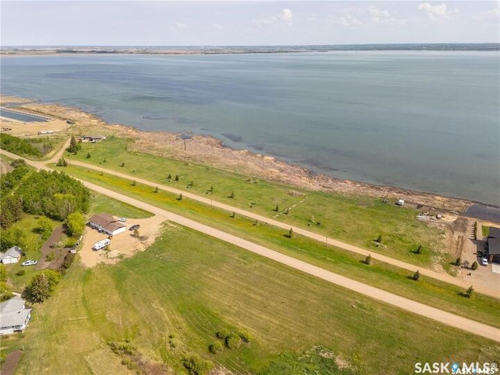 Property Photo: 780 Lakeshore Drive SK S0M 1X0