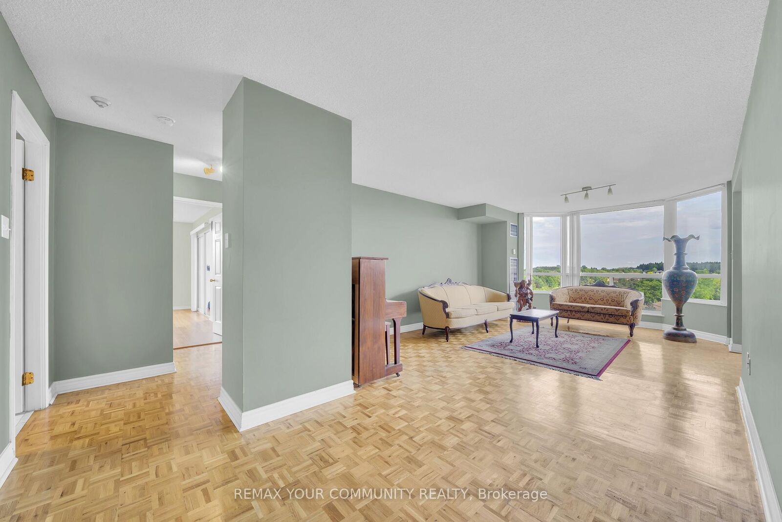 Property Photo: 175 Cedar Avenue 913 ON L4C 9V3
