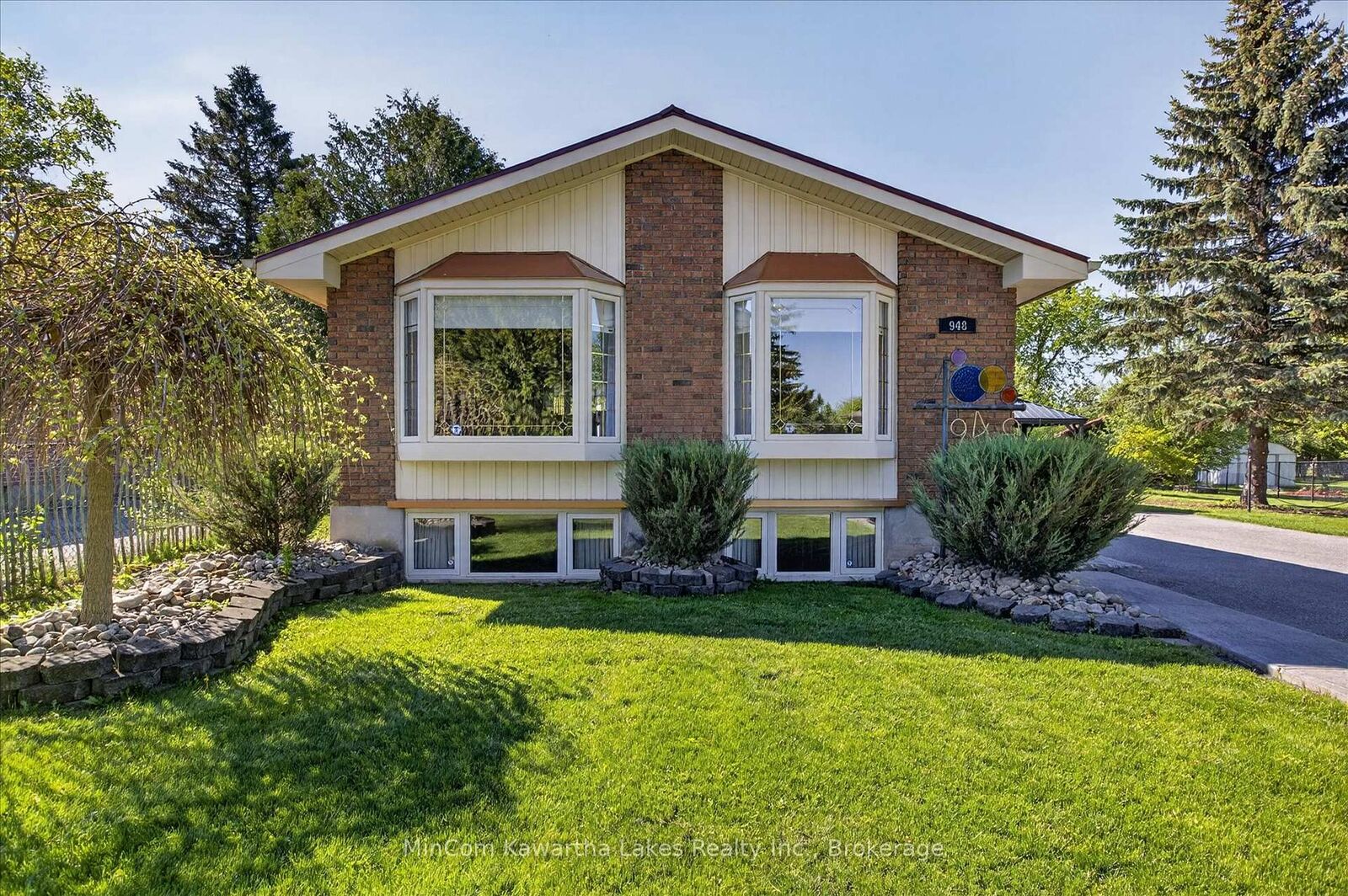 Property Photo: 948 St Pauls Street ON K9H 6J6