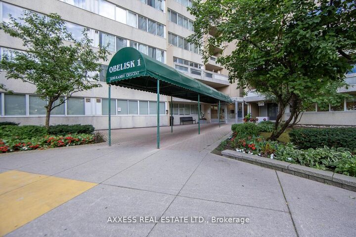 Property Photo: 3590 Kaneff Crescent 609 ON L5A 3X3