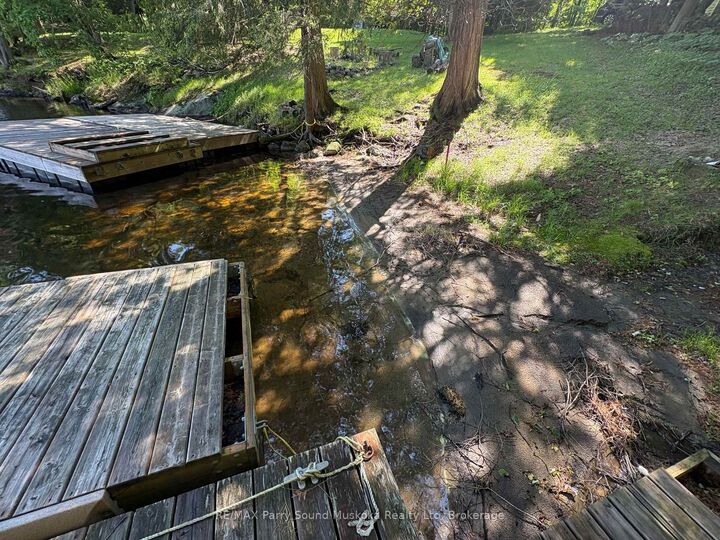 Property Photo:  85 Sunnyshore Park Drive  ON P2A 0B5 
