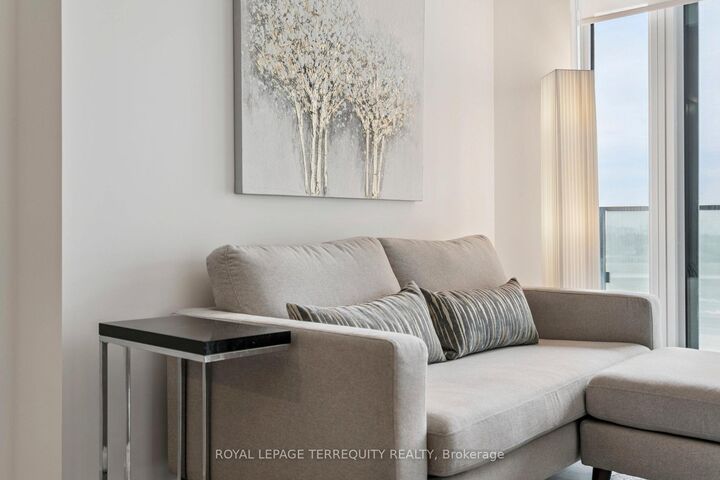 Property Photo: 8 Tippett Road 809 ON M3H 0E7