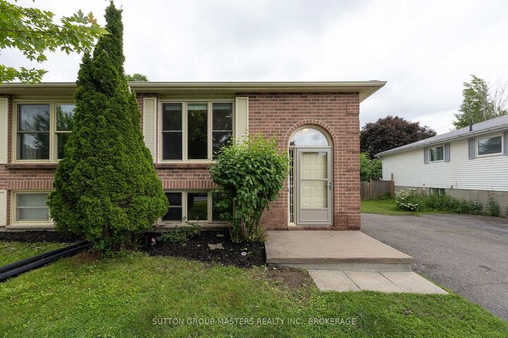 Property Photo: 280 Owens Crescent ON K7M 8H6