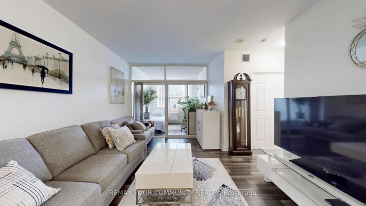 Property Photo: 7398 Yonge Street 111 ON L4J 8J2