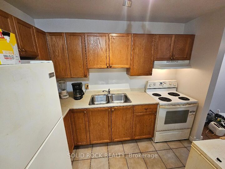 Property Photo: 2000 Jasmine Crescent 304 ON K1J 8K4