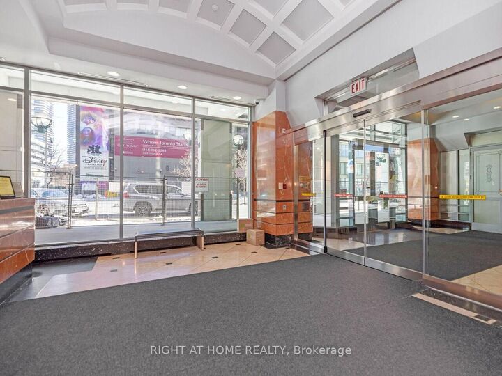 Property Photo: 10 Yonge Street 1706 ON M5E 1R4