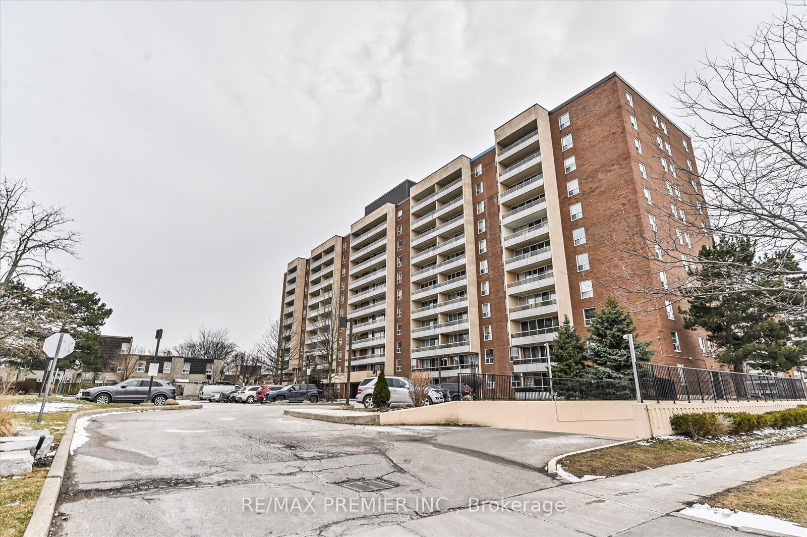 Property Photo:  25 Four Winds Drive 604  ON M3J 1K8 