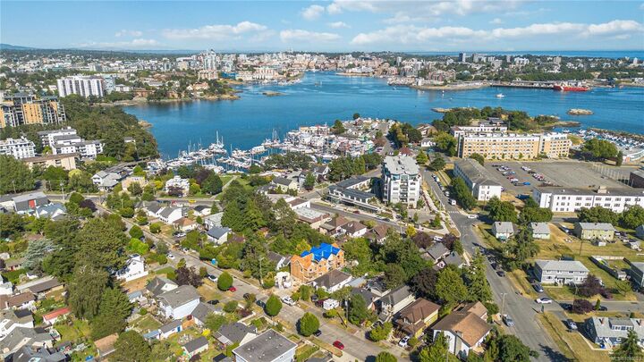 Property Photo: 525 Paradise St #2 BC V9A 5E3