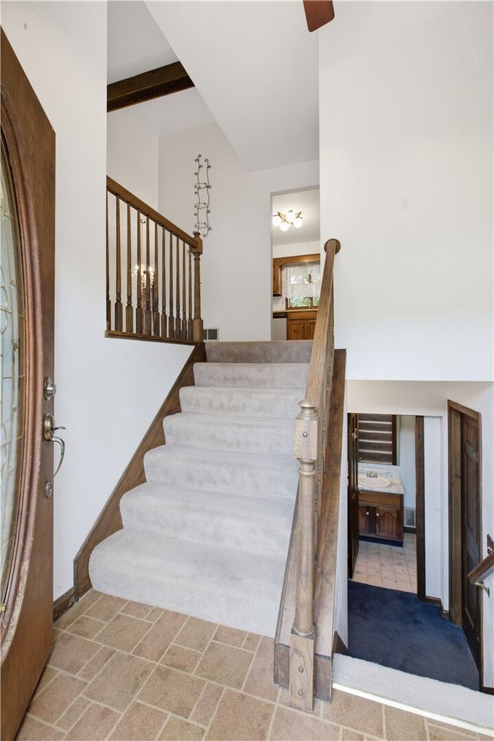 Property Photo: 1721 Grove Crest Dr PA 15239