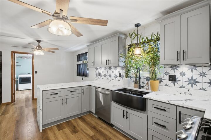 Property Photo: 471 Beech Rd PA 15239