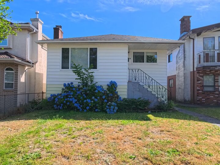 Property Photo: 3416 Monmouth Avenue BC V5R 5R9