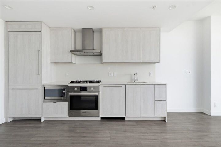 Property Photo: 2351 Beta Avenue 602 BC V5C 0M2