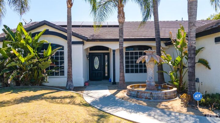 Property Photo: 4706 Bay View Court CA 93312