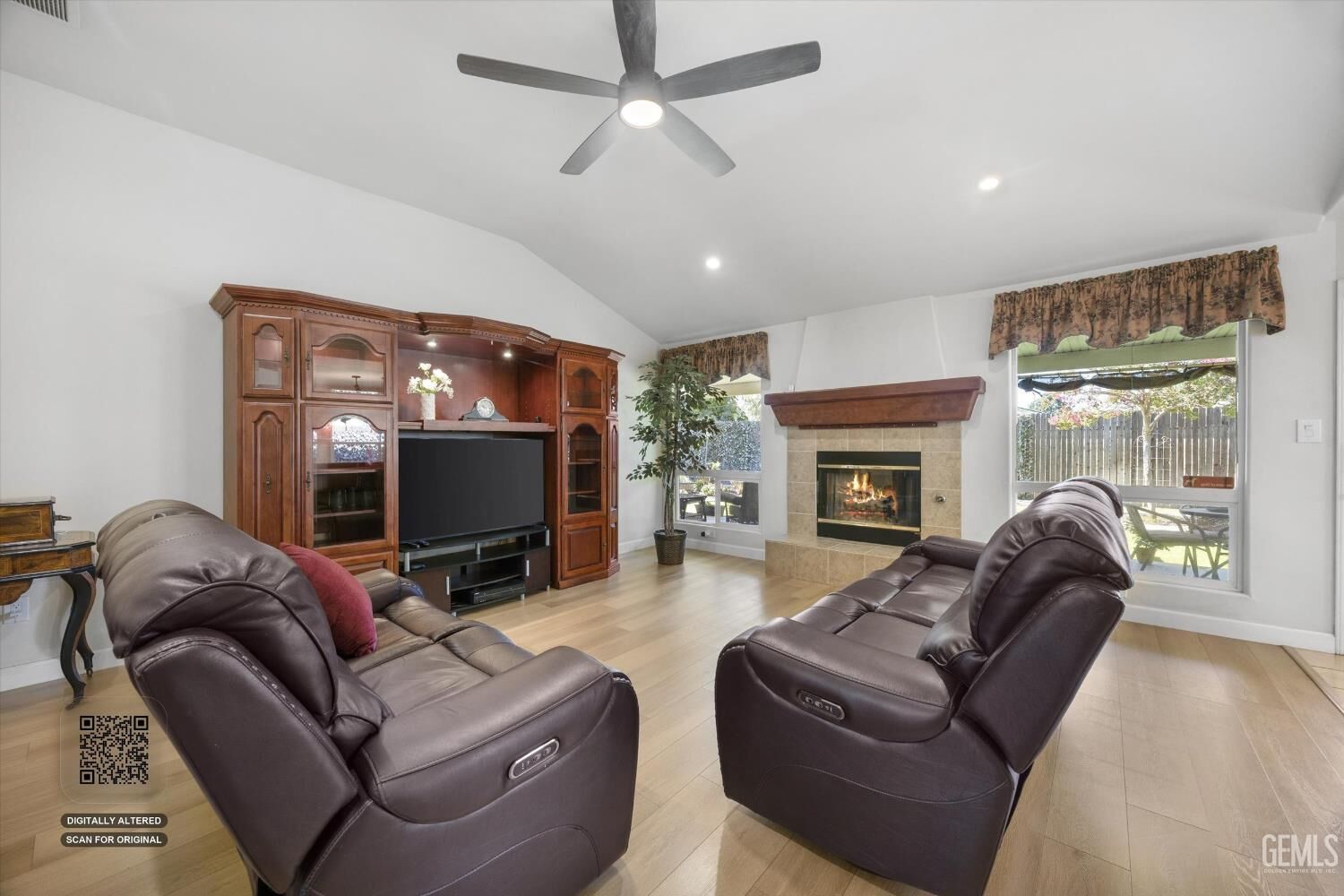 Property Photo:  5813 Ragusa Lane  CA 93308 