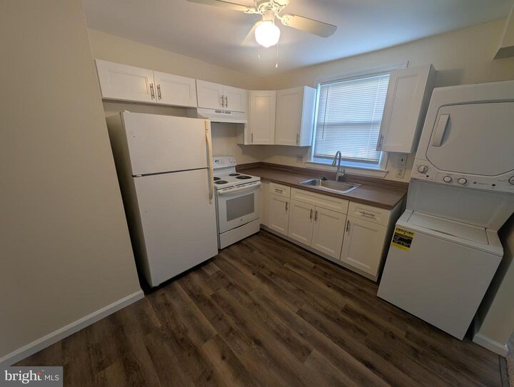 Property Photo:  12 Florence Tollgate 4  NJ 08518 