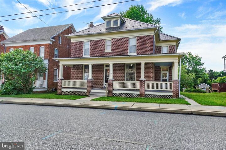 Property Photo:  237 S Pleasant Avenue  PA 17313 