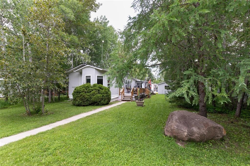 Property Photo: 8 Nature Drive MB R5H 1H2