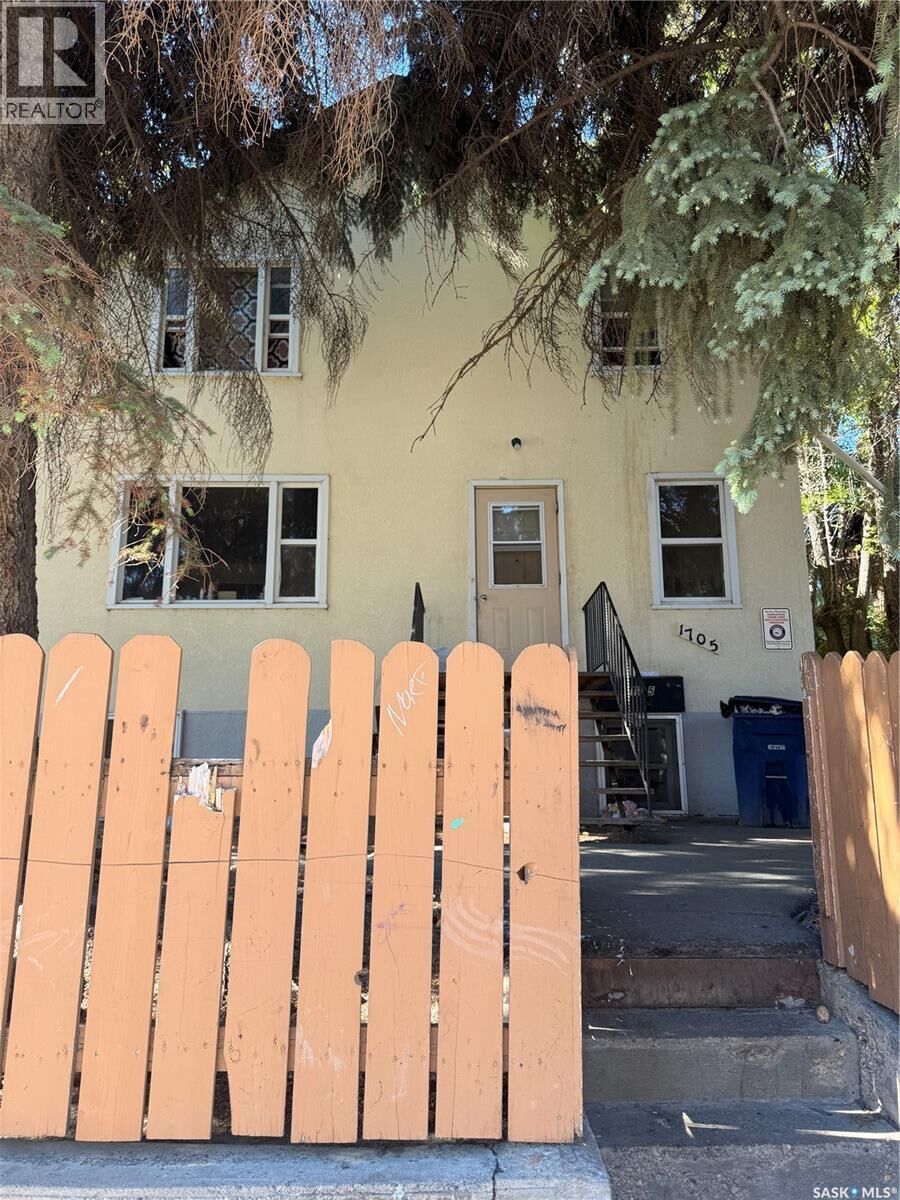 Property Photo:  1705 20th Street  SK S7M 0Z8 