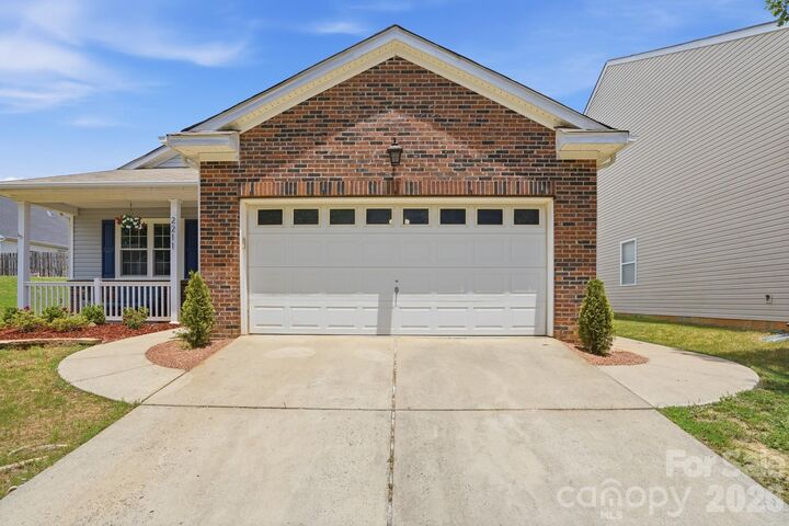 Property Photo: 2211 Savannah Hills Drive NC 28105